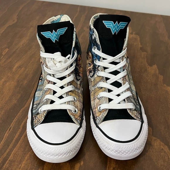 Converse Wonder Woman chick Taylor  high top shoes size 6 women 4 men DC comics - Picture 2 of 13